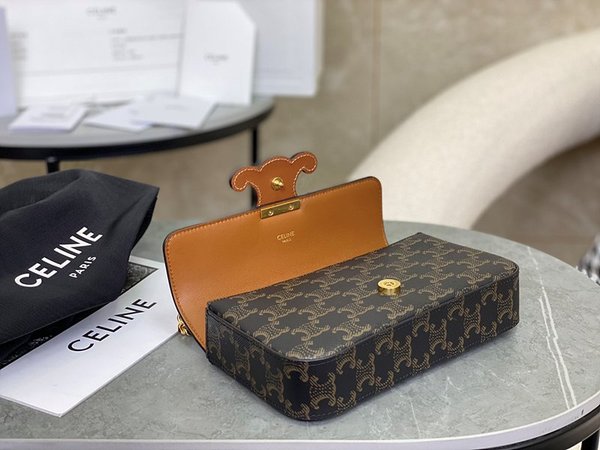 셀린느 퀴르 트리오페 골드체인 숄더백 트리오페 캔버스 & 카프스킨 탠 [매장가 425만원대]