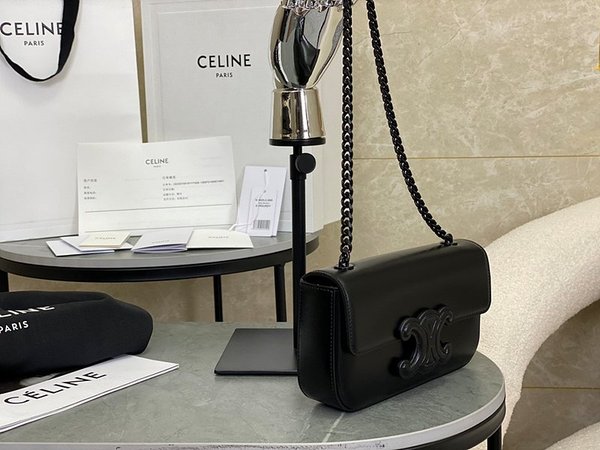 셀린느 퀴르 트리오페 골드체인 숄더백 샤이니 카프스킨 [매장가 425만원대]