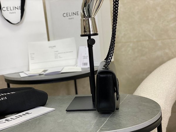 셀린느 퀴르 트리오페 골드체인 숄더백 샤이니 카프스킨 [매장가 425만원대]