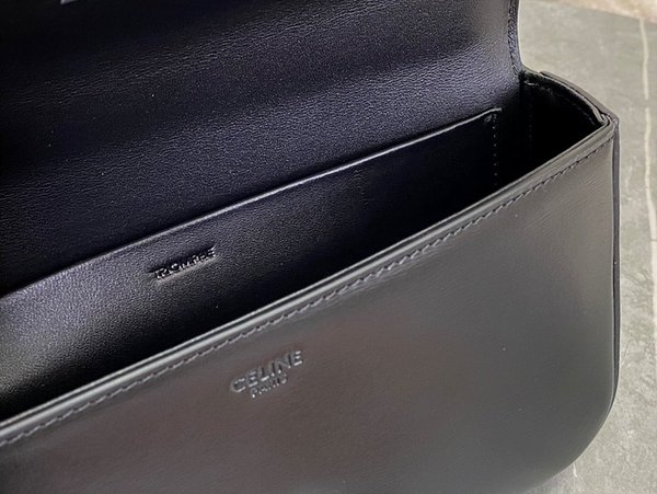 셀린느 퀴르 트리오페 골드체인 숄더백 샤이니 카프스킨 [매장가 425만원대]