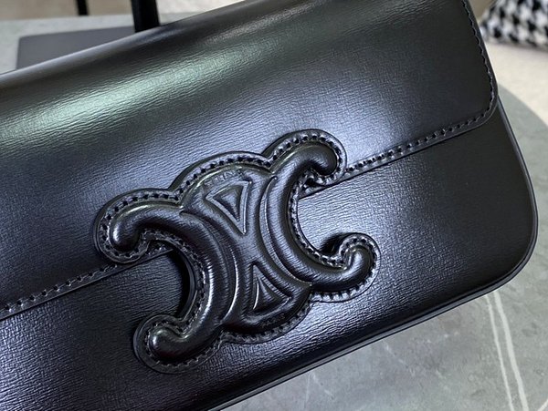 셀린느 퀴르 트리오페 골드체인 숄더백 샤이니 카프스킨 [매장가 425만원대]