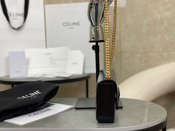 셀린느 퀴르 트리오페 골드체인 숄더백 샤이니 카프스킨 [매장가 425만원대]