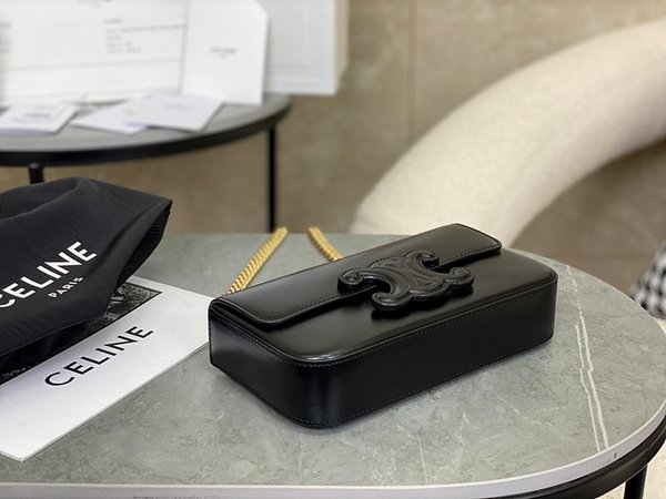 셀린느 퀴르 트리오페 골드체인 숄더백 샤이니 카프스킨 [매장가 425만원대]