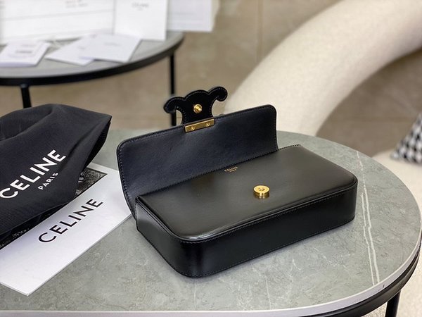 셀린느 퀴르 트리오페 골드체인 숄더백 샤이니 카프스킨 [매장가 425만원대]