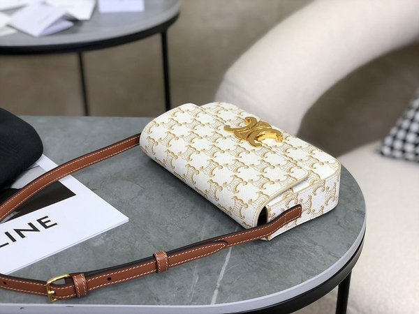 셀린느 클로드 숄더백 트리옹프 캔버스 & 카프스킨 화이트 [매장가 405만원대]