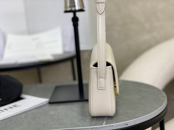 셀린느 클로드 숄더백 샤이니 카프스킨 [매장가 405만원대]