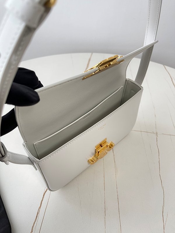 셀린느 클로드 숄더백 샤이니 카프스킨 화이트 [매장가 405만원대]