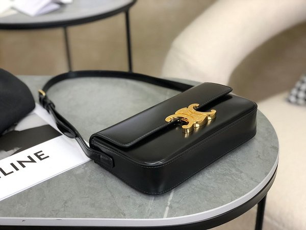 셀린느 클로드 숄더백 샤이니 카프스킨 블랙 [매장가 405만원대]