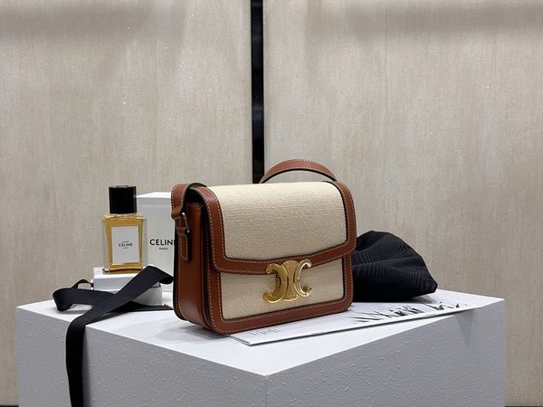 셀린느 틴 트리옹프 백 텍스타일 & 카프스킨 내추럴 탠 [매장가 530만원대