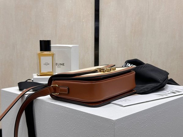 셀린느 틴 트리옹프 백 텍스타일 & 카프스킨 내추럴 탠 [매장가 530만원대