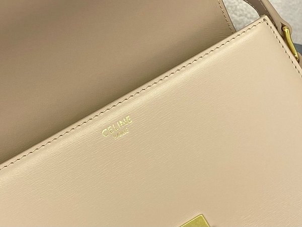 셀린느 틴 트리옹프 백 샤이니 카프스킨 사파리 [매장가 540만원대]