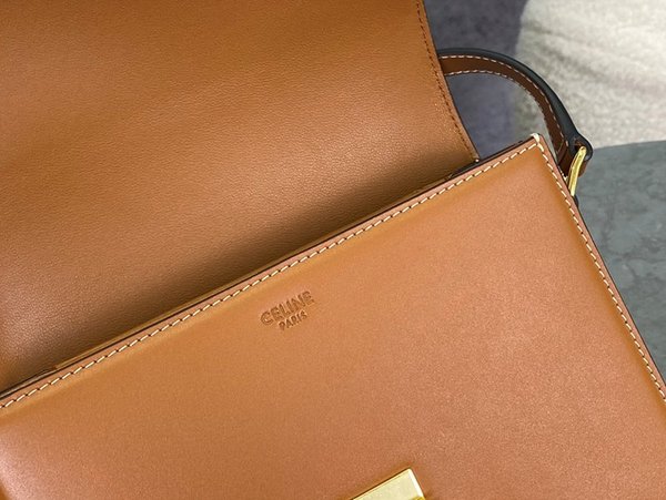 셀린느 틴 트리옹프 백 내추럴 카프스킨 탠 [매장가 540만원대]