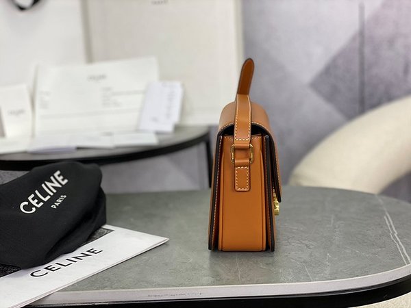 셀린느 틴 트리옹프 백 내추럴 카프스킨 탠 [매장가 540만원대]