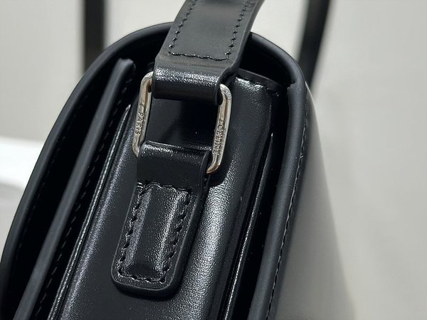 셀린느 틴 트리옹프 백 샤이니 카프스킨 블랙 [매장가 540만원대]