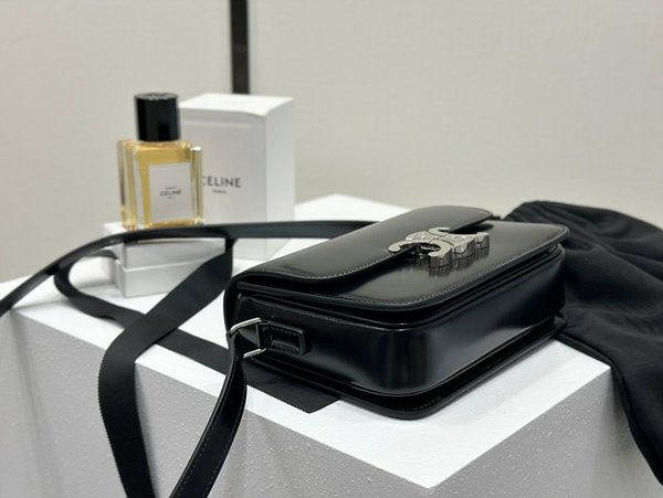 셀린느 틴 트리옹프 백 샤이니 카프스킨 블랙 [매장가 540만원대]