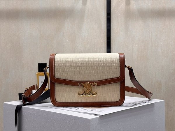 셀린느 클래식 트리옹프 백 텍스타일 & 카프스킨 내추럴 탠 [매장가 570만원대