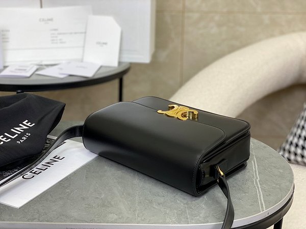 셀린느 클래식 트리옹프 샤이니 카프스킨 블랙 [매장가 570만원대]