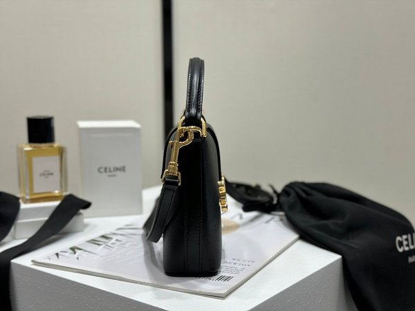 셀린느 미니 트리옹프 버킷백 샤이니 카프스킨 블랙 [매장가 350만원대]