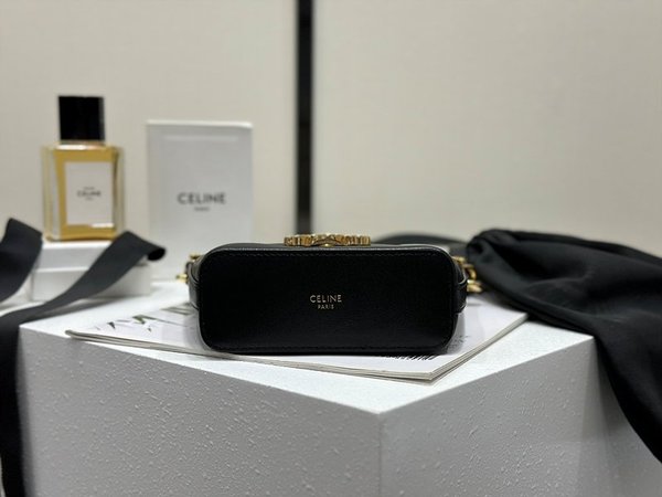 셀린느 미니 트리옹프 버킷백 샤이니 카프스킨 블랙 [매장가 350만원대]