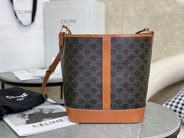 셀린느 미디엄 버킷백 트리옹프 캔버스 & 카프스킨 탠 [매장가 255만원대]