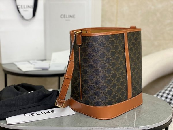 셀린느 미디엄 버킷백 트리옹프 캔버스 & 카프스킨 탠 [매장가 255만원대]