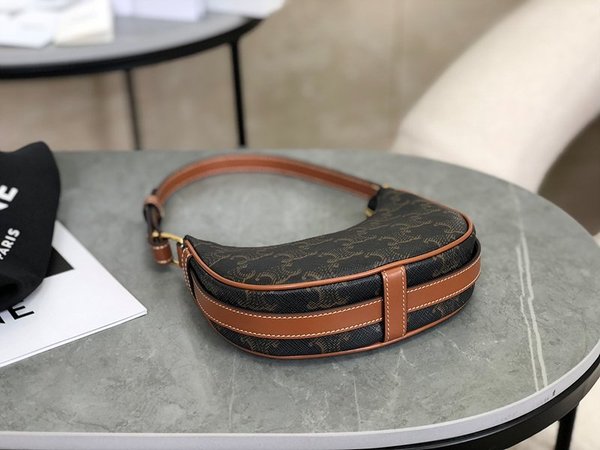 셀린느 미니 아바백 트리옹프 캔버스 & 카프스킨 탠 [매장가 150만원대]