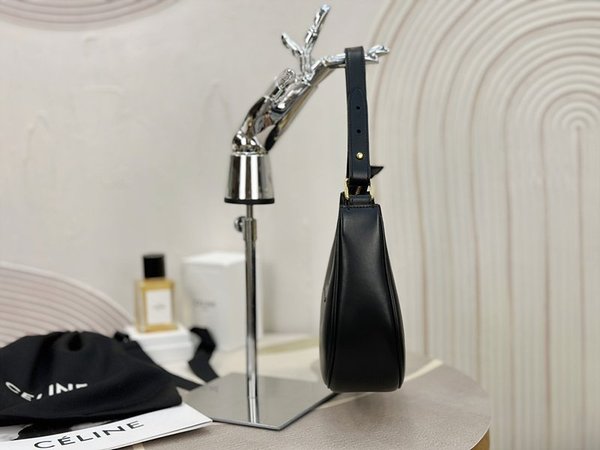 셀린느 미디엄 트리옹프 아바백 부드러운 카프스킨 블랙 [매장가 370만원대]