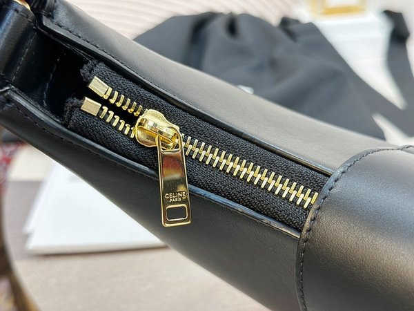 셀린느 미디엄 트리옹프 아바백 부드러운 카프스킨 블랙 [매장가 370만원대]