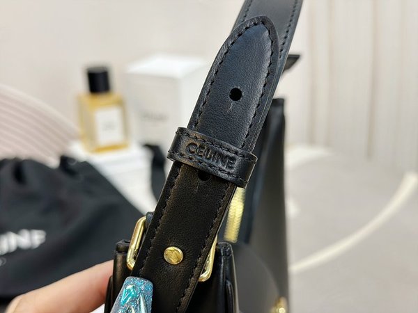 셀린느 미디엄 트리옹프 아바백 부드러운 카프스킨 블랙 [매장가 370만원대]