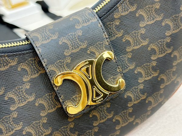 셀린느 미디엄 트리옹프 아바백 캔버스 & 카프스킨 탠 [매장가 330만원대]