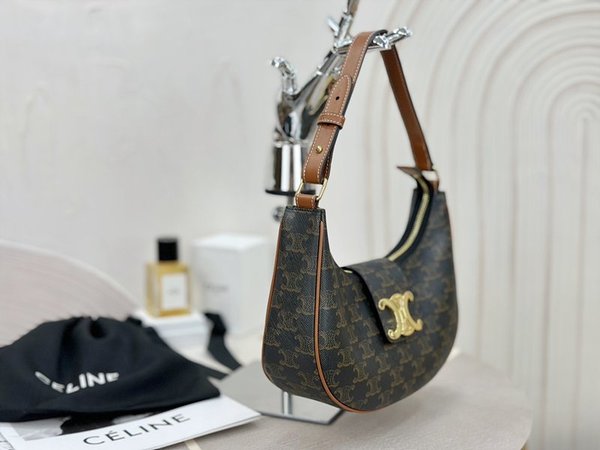 셀린느 미디엄 트리옹프 아바백 캔버스 & 카프스킨 탠 [매장가 330만원대]