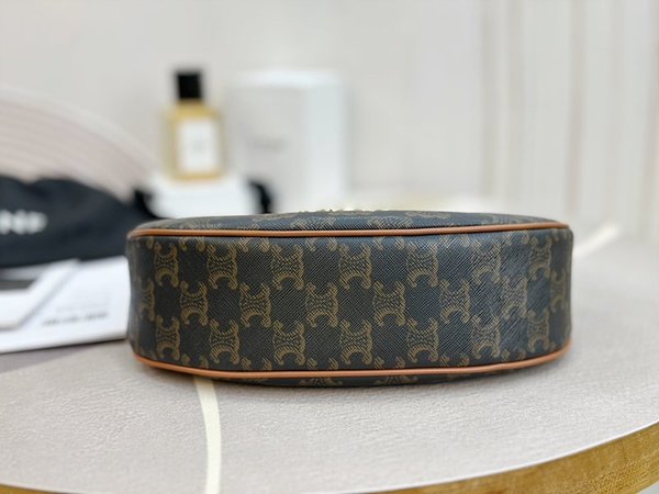 셀린느 미디엄 트리옹프 아바백 캔버스 & 카프스킨 탠 [매장가 330만원대]