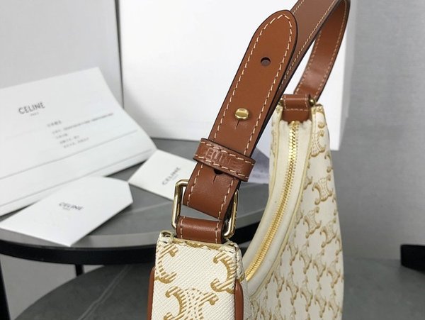 셀린느 아바백 트리옹프 캔버스 & 카프스킨 화이트 [매장가 240만원대]