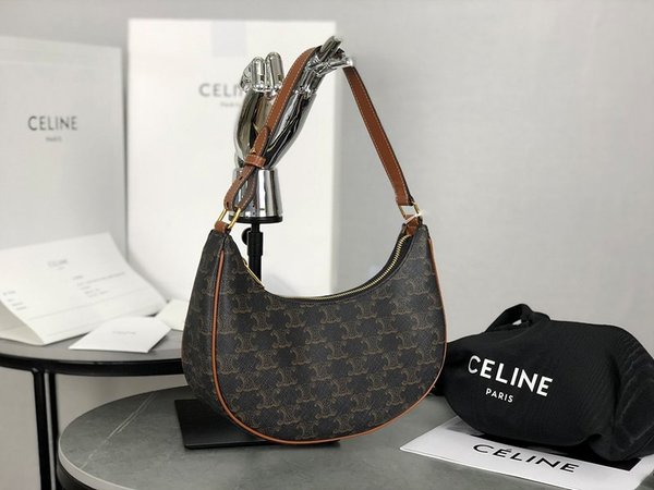 셀린느 아바백 트리옹프 캔버스 & 카프스킨 텐 [매장가 240만원대]