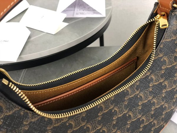 셀린느 아바백 트리옹프 캔버스 & 카프스킨 텐 [매장가 240만원대]