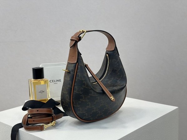 셀린느 틴 룰루 트리옹프 캔버스 & 카프스킨 [매장가 250만원대]