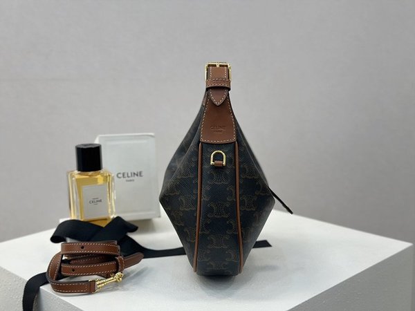 셀린느 틴 룰루 트리옹프 캔버스 & 카프스킨 [매장가 250만원대]