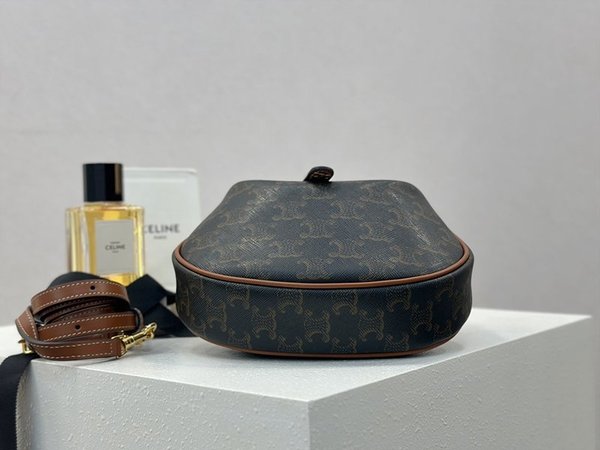 셀린느 틴 룰루 트리옹프 캔버스 & 카프스킨 [매장가 250만원대]