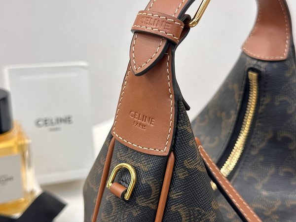 셀린느 틴 룰루 트리옹프 캔버스 & 카프스킨 [매장가 250만원대]