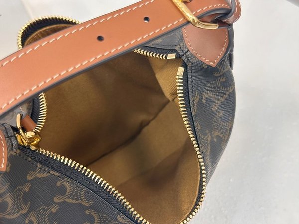 셀린느 틴 룰루 트리옹프 캔버스 & 카프스킨 [매장가 250만원대]