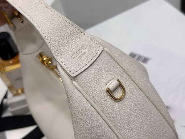 셀린느 틴 룰루 그레인 카프스킨 라이스 [매장가 265만원대]