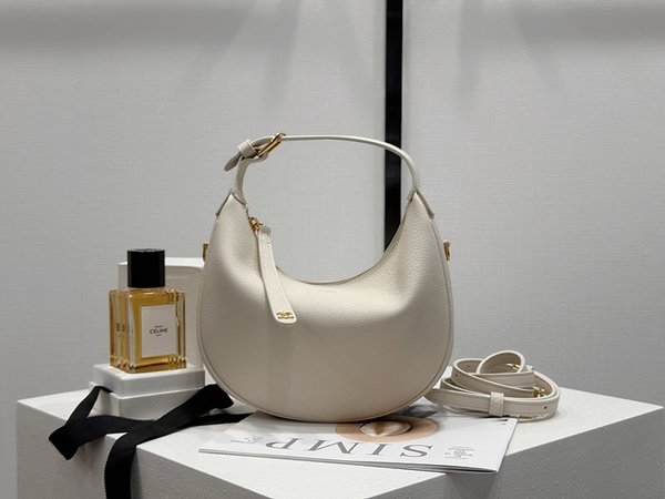 셀린느 틴 룰루 그레인 카프스킨 라이스 [매장가 265만원대]