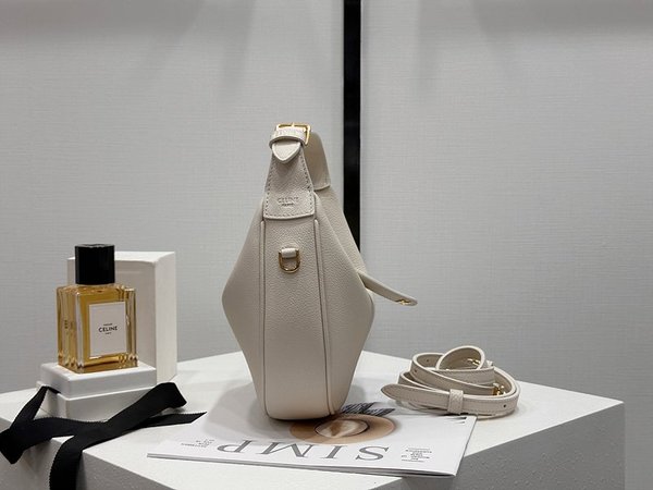 셀린느 틴 룰루 그레인 카프스킨 라이스 [매장가 265만원대]