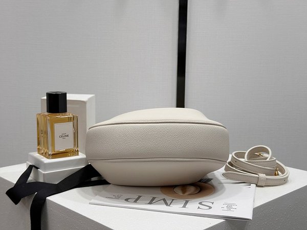 셀린느 틴 룰루 그레인 카프스킨 라이스 [매장가 265만원대]