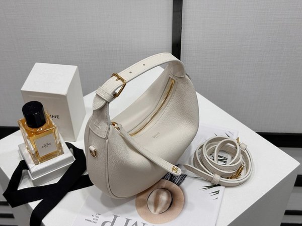 셀린느 틴 룰루 그레인 카프스킨 라이스 [매장가 265만원대]