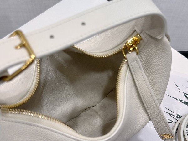 셀린느 틴 룰루 그레인 카프스킨 라이스 [매장가 265만원대]