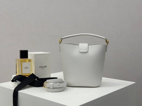 셀린느 미니 루이즈 버킷백 부드러운 카프스킨 화이트 [매장가 350만원대]