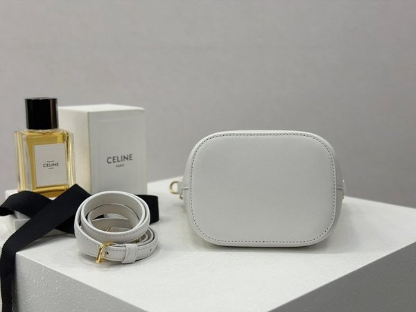 셀린느 미니 루이즈 버킷백 부드러운 카프스킨 화이트 [매장가 350만원대]