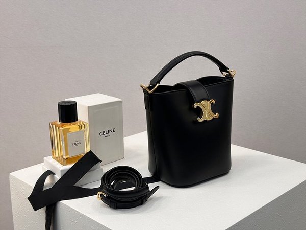 셀린느 미니 루이즈 버킷백 부드러운 카프스킨 블랙 [매장가 350만원대]