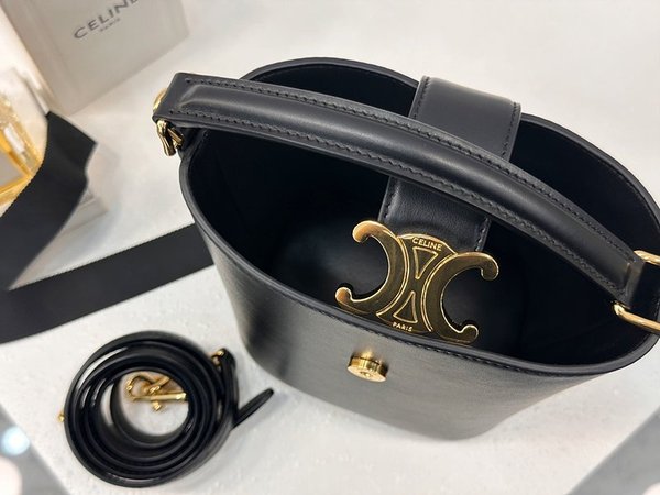 셀린느 미니 루이즈 버킷백 부드러운 카프스킨 블랙 [매장가 350만원대]